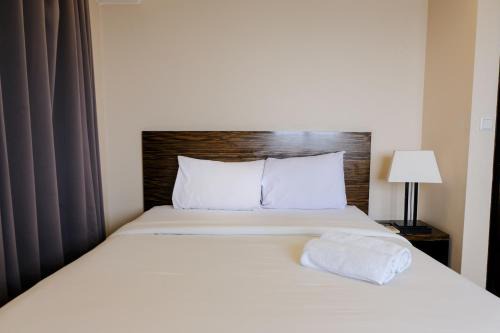 Homey and Spacious 3BR Apartment at Braga City Walk By Travelio