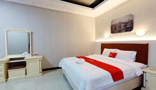 Hotel Istana Syariah Pekalongan by Hello Room