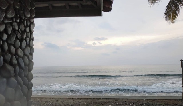 Hotel O Penginapan Putri Asih Sawarna