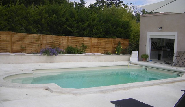 House conditioned countryside Facing the Luberon with private pool