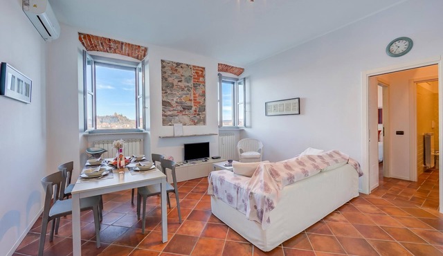 Incanto Sul Lago: Arona Lakefront Flat with A/C, Arona, Italy