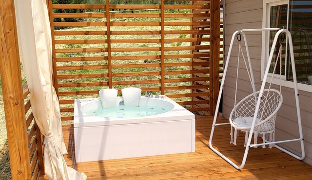 Independent Bungalow with heated Jacuzzi, panoramic view- Rosemary