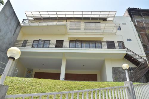 Kerinci Hill Holiday Home, Dago Golf (for families only)