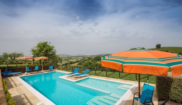 La Casa in Campagna, 4 apartments with pool in Orciano, 20 minutes from the sea - apt. Il Magazzino