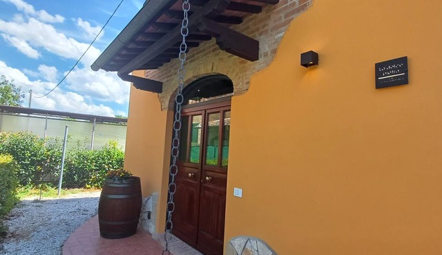 "La dolce pietra" Tourist Accommodation, nestled among the green hills of Samminiate
