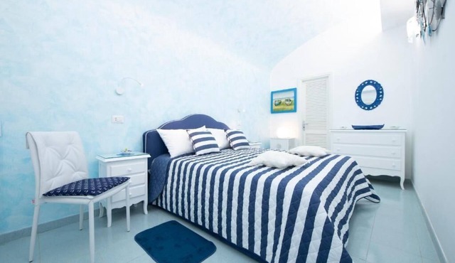 La Marea in Atrani: easy access with just 15 steps, AC and wifi.