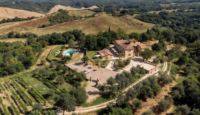 La Pietra Dorata house with pool in the beautiful hills of Siena in Tuscany