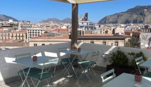 La Terrazza su Palermo : Camera Matrimoniale Deluxe con Vasca
