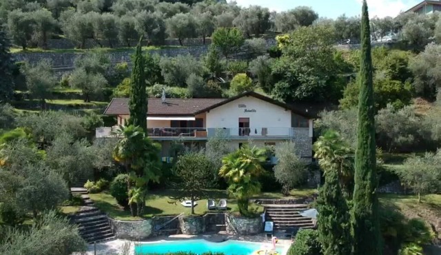 Large detached holiday home overlooking Lake Garda