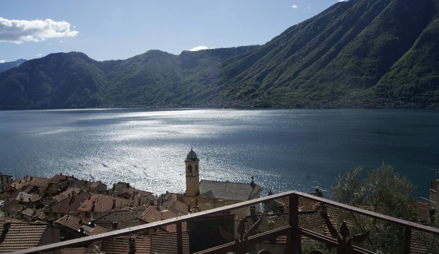 Large family home, terrace facing the lake, 3 mins walk from the lake
