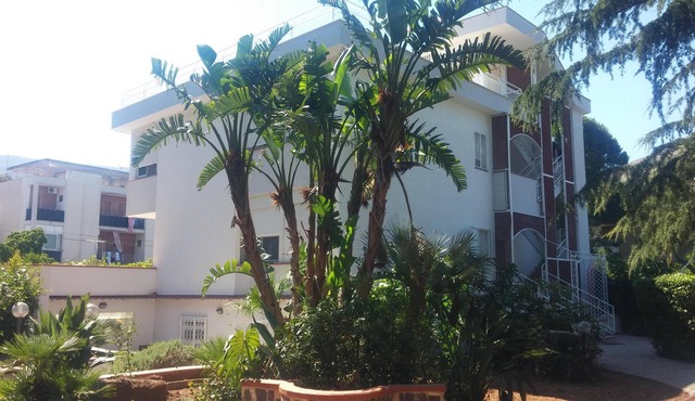Large villa & garden in Mondello