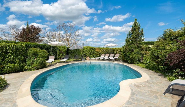 Lovely apartment in villa with pool, WIFI, TV, terrace, panoramic view, parking, close to Arezzo