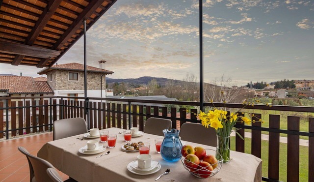 Lovely apartment for 5 guests with WIFI, A/C, TV, balcony and parking