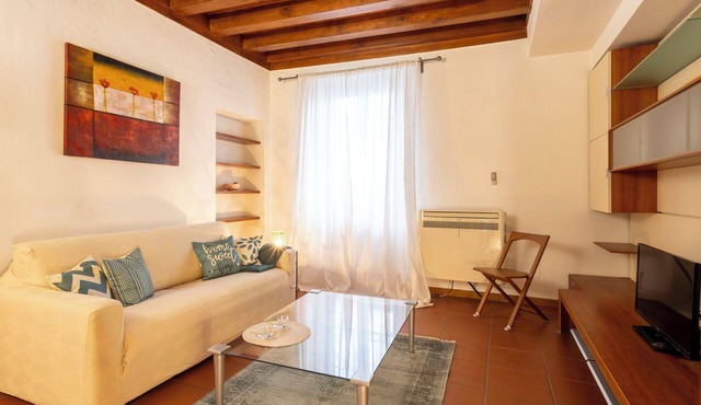 Lovely apartment for 4 people with WIFI, A/C and TV
