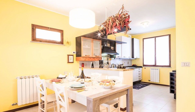Lovely apartment for 5 people with WIFI, pool, A/C, TV and terrace