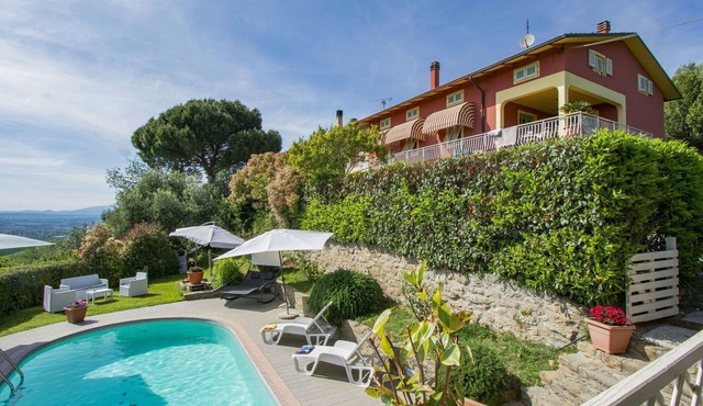Lovely apartment for 10 guests with private pool, WIFI, TV, patio and pets allowed