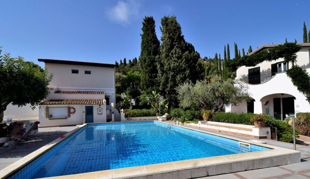 Lovely apartment for 5 guests with A/C, WIFI, pool, terrace, pets allowed and parking