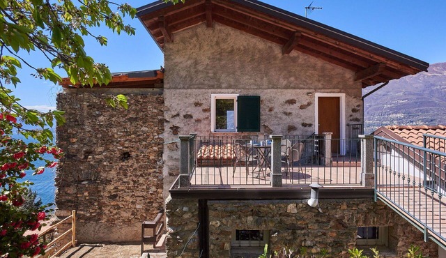 Lovely apartment in villa for 12 people with WIFI, A/C, TV, patio and pets allowed