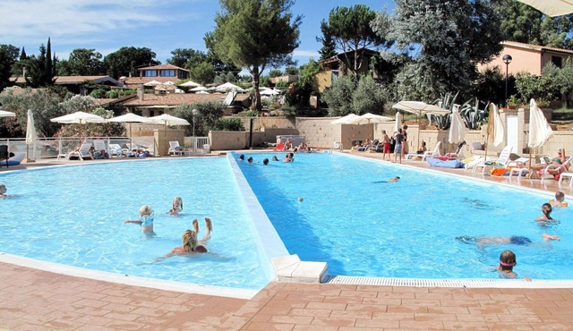 Lovely apartment in villa for 11 guests with pool, terrace and pets allowed