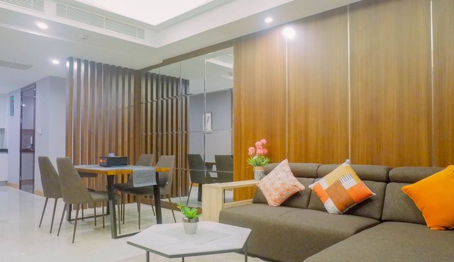 Luxurious & Spacious 2BR Apartment at One East Residences