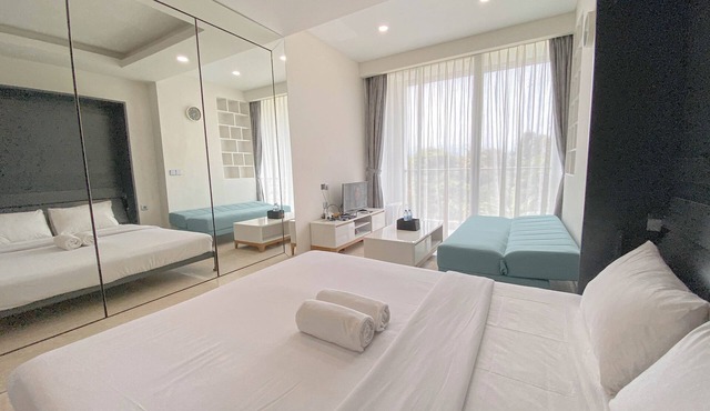 Luxurious Studio At Art Deco Apartment