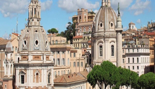 Luxury 5-Bedroom Apartment Near Piazza Barberini