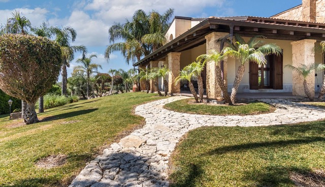 Luxury Garden - Two Bedroom Villa, Sleeps 6