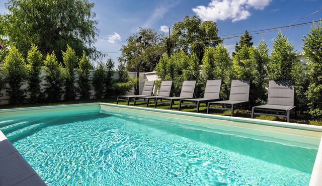 Luxury Jacuzzi Villa Athena