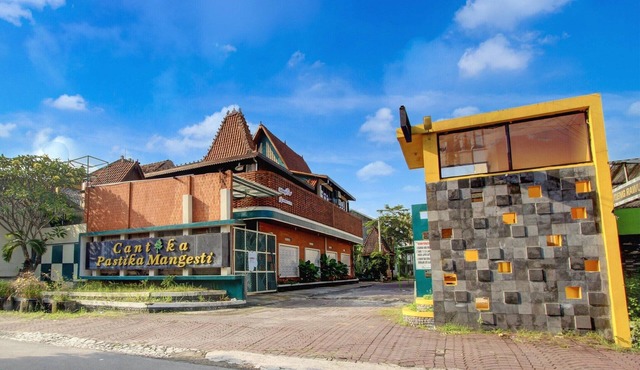 Luxury Twin Stay with Free WiFi and Parking