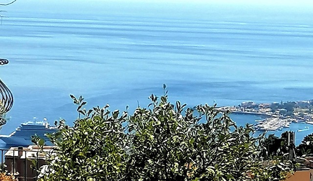 Marina's Apartment, New bright apartment in Taormina center
