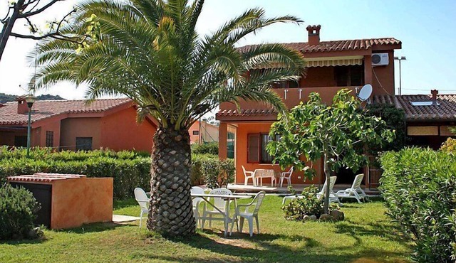 Marrone by Interhome