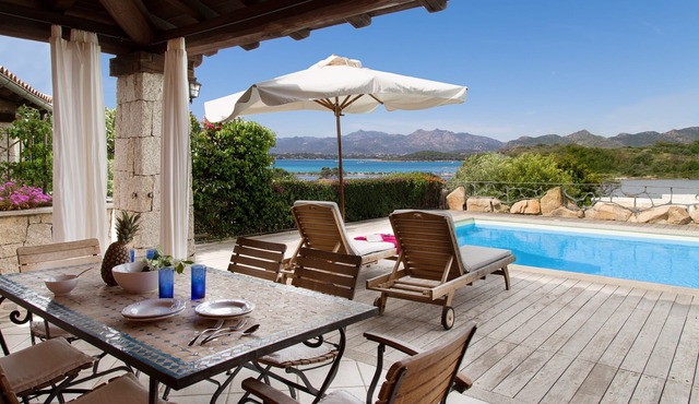 Marvelous in front of the beach, private pool