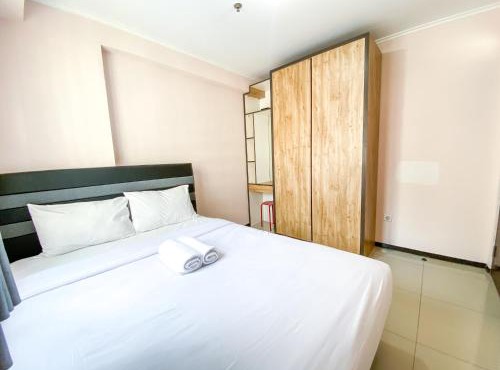 Minimalist 2BR with Pool View at Gateway Pasteur Apartment By Travelio
