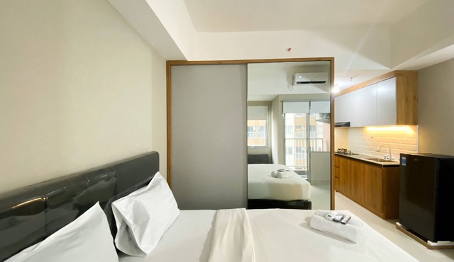 Minimalist Studio Room LRT City Jatibening Apartment