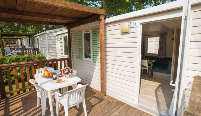 Mobile home with air conditioning, terrace and pool