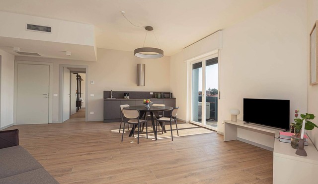 MuBra Apartments - Unit 303