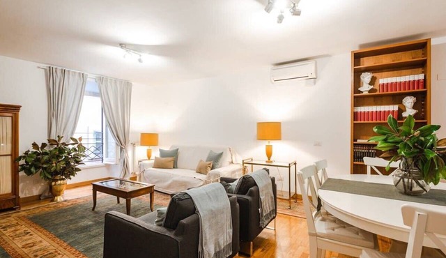 New Listing: La Magnolia, A/C, Balcony, Office, Piazza Navona/Spanish Steps