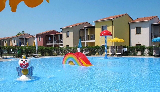 Nice apartment for 6 guests with WIFI, pool, A/C, TV and balcony