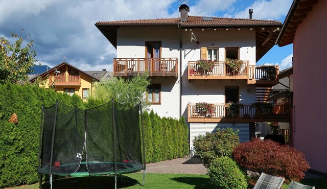 Nice apartment for 4 people with WIFI, TV, patio, pets allowed and parking