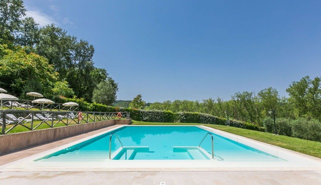 Nice apartment in villa for 8 people with pool, A/C, WIFI, TV, terrace and pets allowed