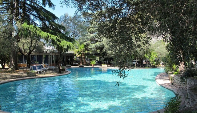 Nice apartment for 4 guests with WIFI, A/C, pool, TV and patio