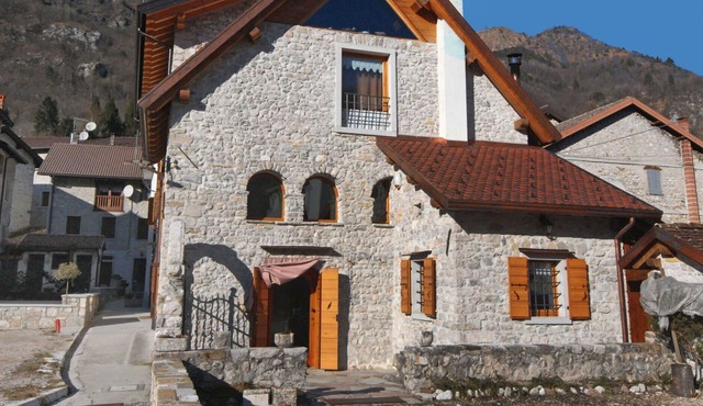 Nice apartment for 4 people with WIFI, TV, patio and parking