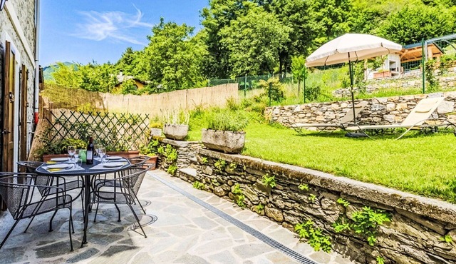 Nice apartment for 5 guests with WIFI, TV, patio and pets allowed