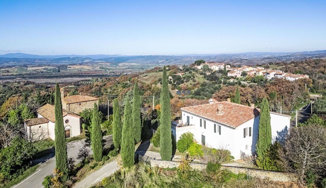 Nice apartment in villa for 8 guests with WIFI, TV, terrace, pets allowed and panoramic view