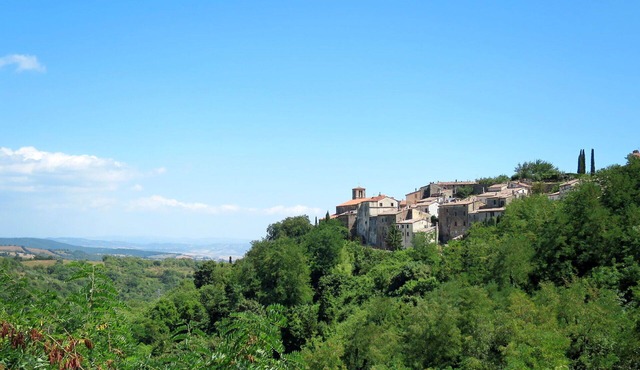 Nice apartment in villa for 4 guests with WIFI, TV, patio and pets allowed