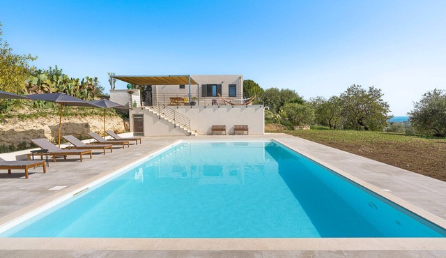 Nice villa with pool near Noto, Sicily