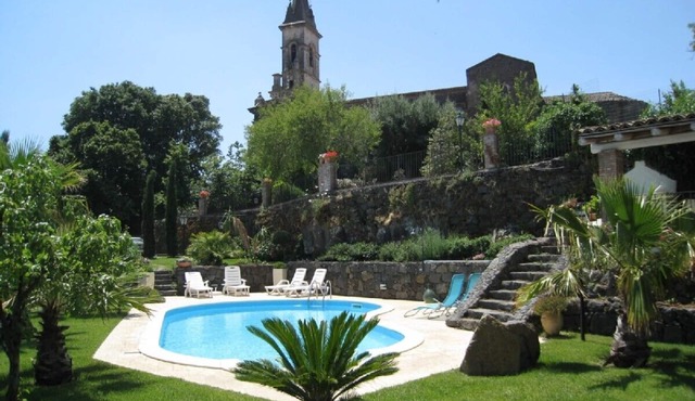 Old House of charm with swimming pool and panoramic view between Etna and sea