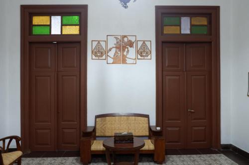 Omah Kuwitan, Traditional Java Home & Hospitality