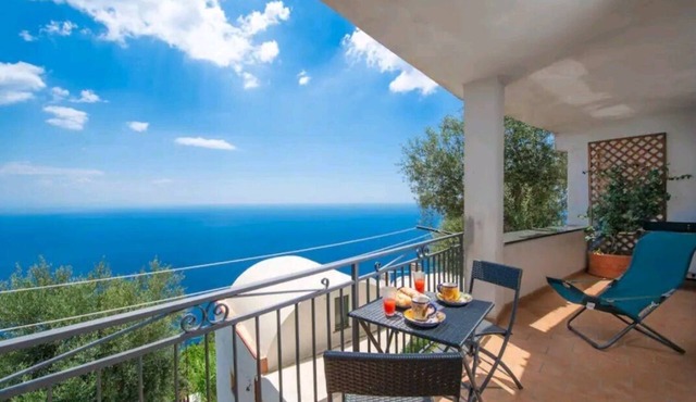 On the Amalfi Coast: Romantic House "BOUGANVILLEA"