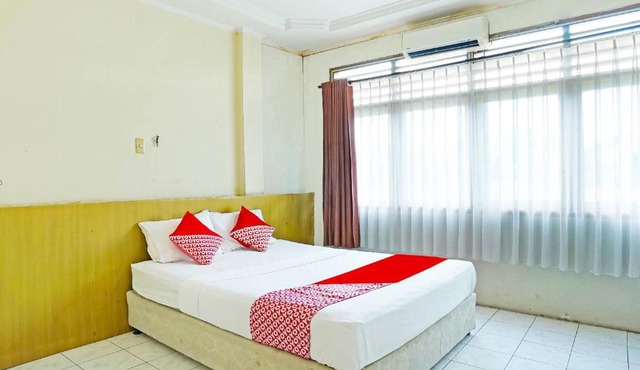 OYO 90390 Hotel Rd Premium